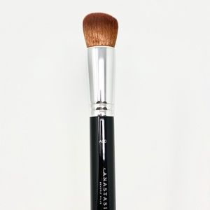 Anastasia Beverly Hills A30 Domed Kabuki Brush